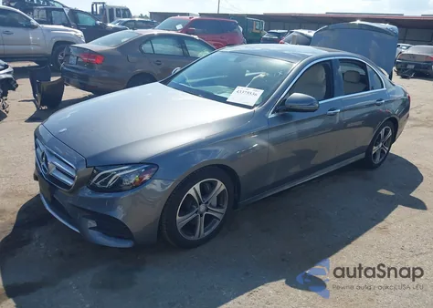 2017 Mercedes-Benz E 300 z USA, uszkodzony, nr VIN WDDZF4JB2HA171339